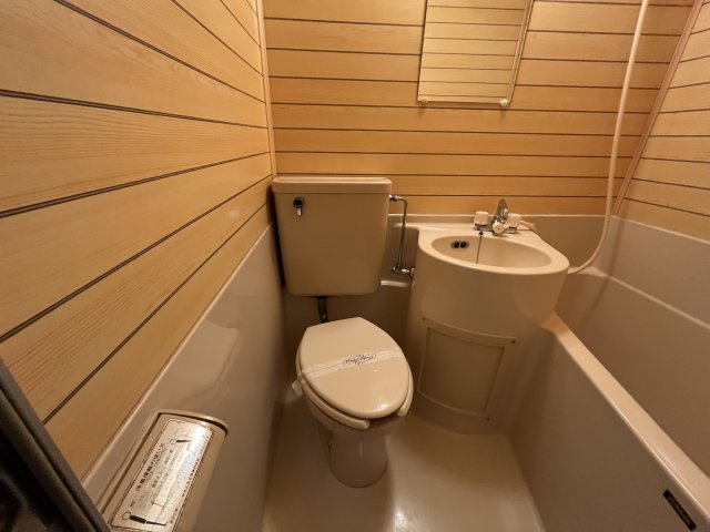 トイレ　浴室内にトイレがあります♪