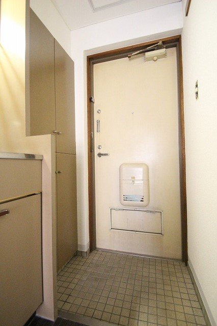 玄関　同物件別号室のものです。
