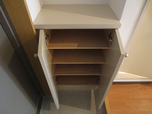 玄関　同物件別部屋