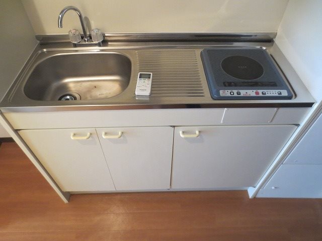 キッチン　同物件別部屋