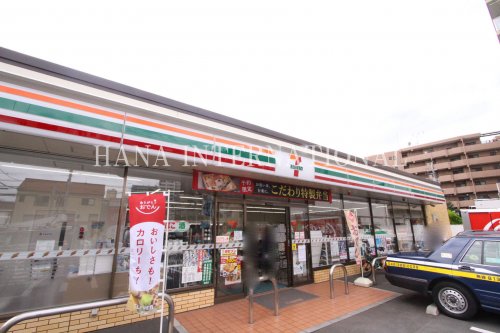 コンビニ　セブンイレブン（コンビニ）まで726m