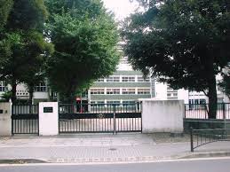 中学校　千代田区立麹町中学校（中学校）まで429m