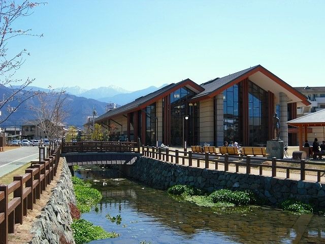 図書館　西条図書館様（図書館）まで1000m