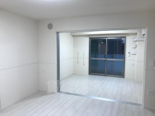 バルコニー　洋室
