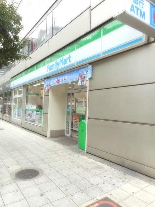 コンビニ　ファミリーマート（コンビニ）まで335m