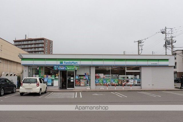 コンビニ　ファミリーマート苫小牧住吉町店（コンビニ）まで162m