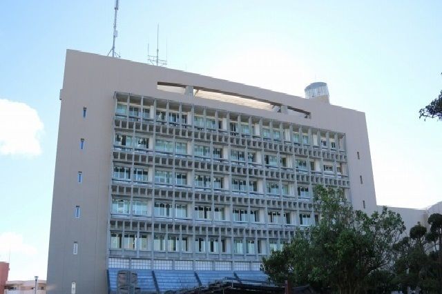役所　沖縄市役所（役所）まで1800m