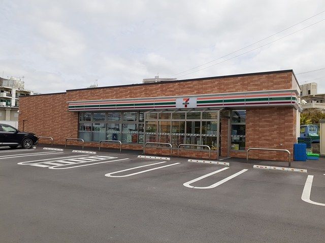 コンビニ　セブンイレブン沖縄高原2丁目店（コンビニ）まで160m