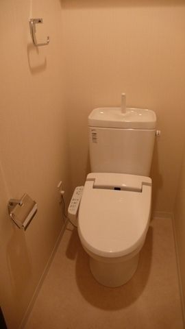 トイレ　温水洗浄便座