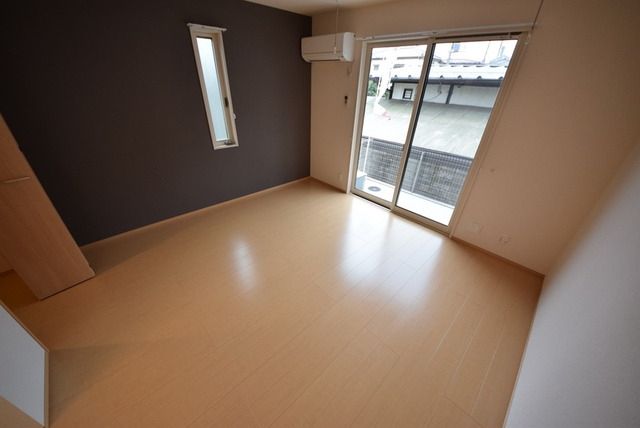 居室・リビング　南向き日当たり良好なお部屋です