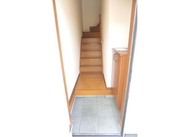 玄関　同型の別部屋です