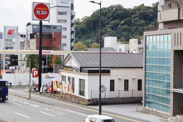 飲食店　ガスト徳島大学前店（飲食店）まで285m