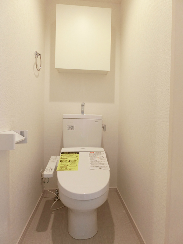 トイレ　落ち着いた色調のトイレです