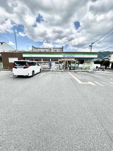 コンビニ　ファミリーマート四條畷米崎店（コンビニ）まで69m
