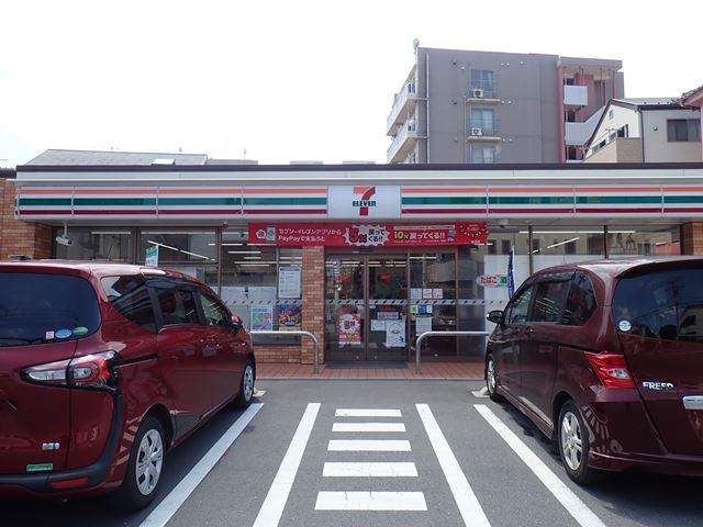 コンビニ　セブンイレブン（コンビニ）まで516m