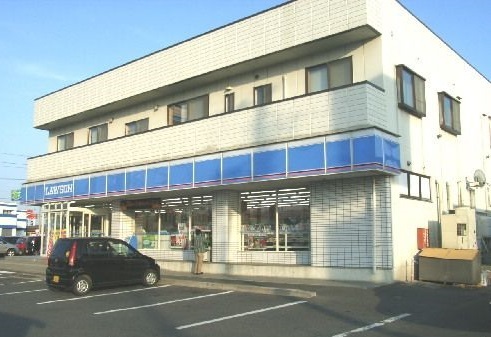 コンビニ　ローソン八戸類家店（コンビニ）まで750m