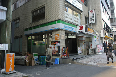 コンビニ　ファミリーマート目黒駅東店（コンビニ）まで325m