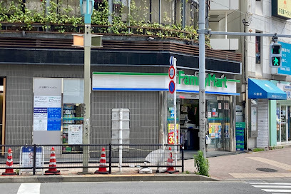 コンビニ　ファミリーマート 目黒駅北店（コンビニ）まで382m
