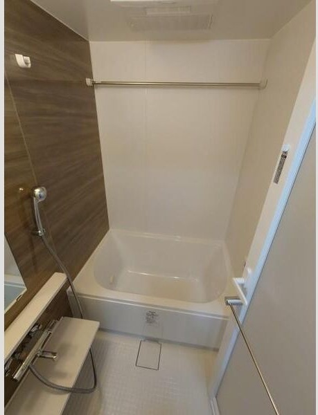バス・シャワールーム　※写真は同じマンションの違う部屋のものになります。