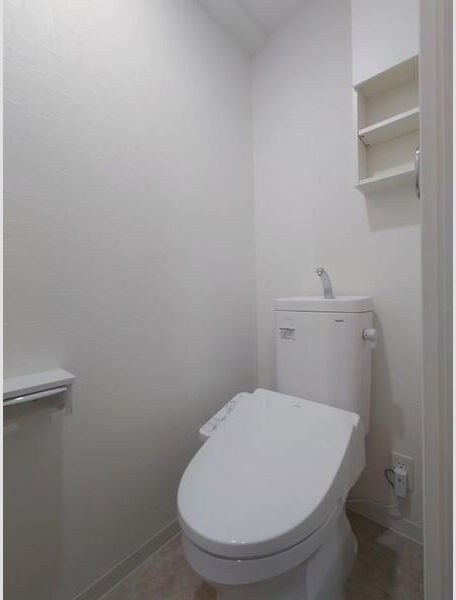 トイレ　※写真は同じマンションの違う部屋のものになります。