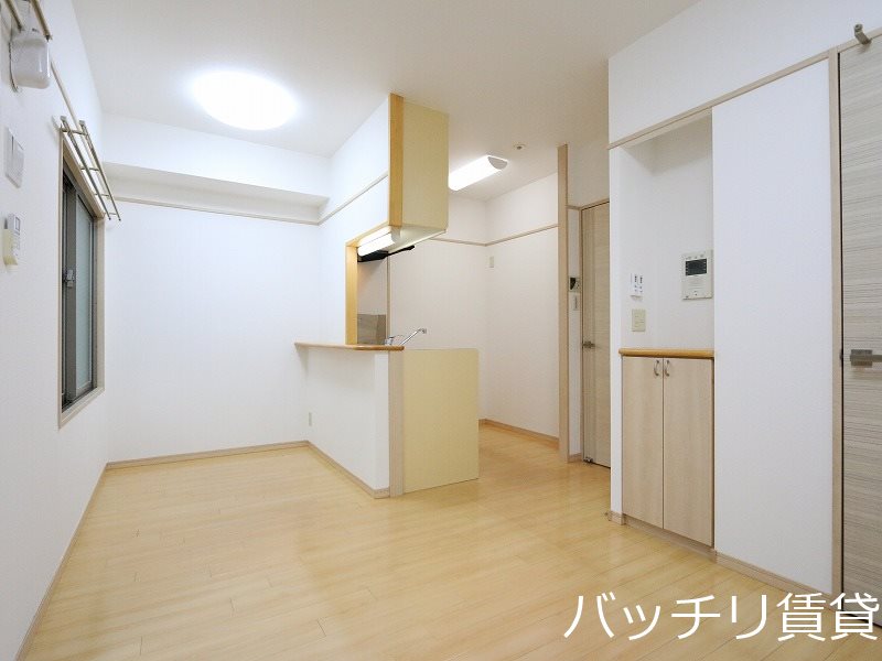 居室・リビング　写真は別号室イメージの為、現状を優先致します