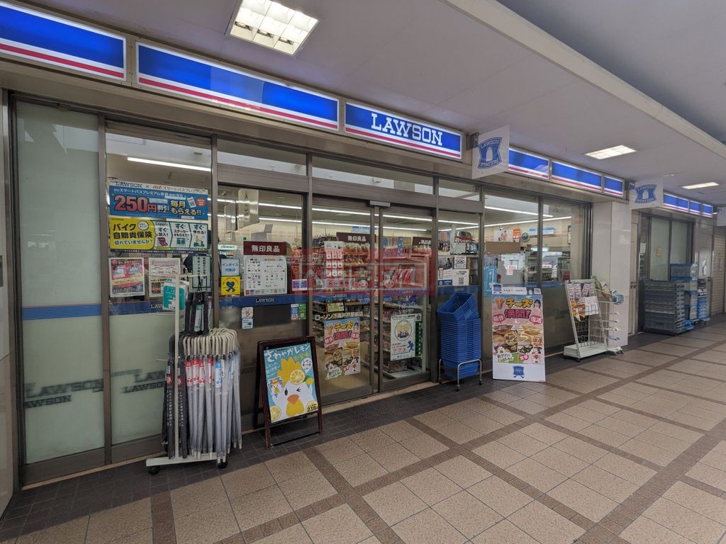 コンビニ　ローソン下高井戸駅前店（コンビニ）まで120m