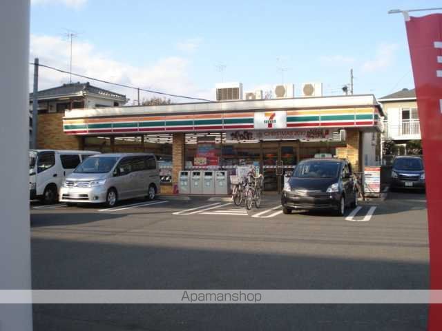 コンビニ　セブンイレブン（コンビニ）まで734m