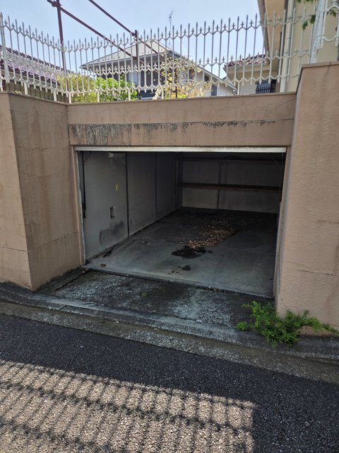 駐車場　高さ約１９０ｃｍ