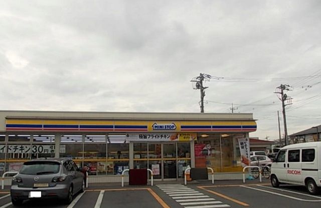 コンビニ　ミニストップ平松本町店（コンビニ）まで240m