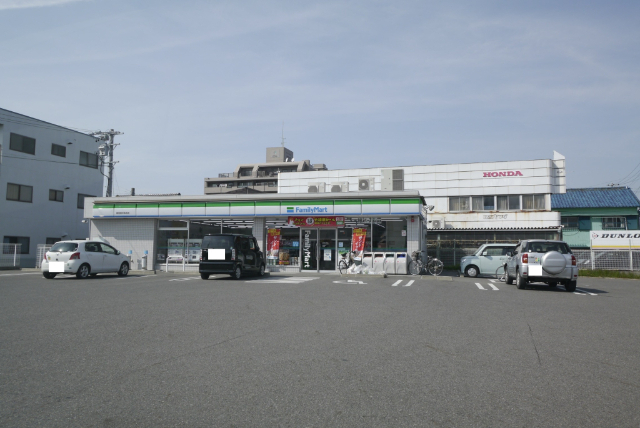 コンビニ　ファミリーマート新岩倉中本町店（コンビニ）まで705m
