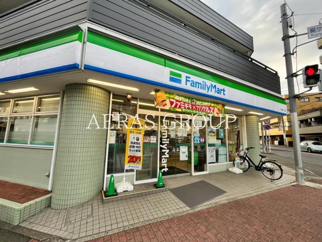 コンビニ　ファミリーマート 川崎梶ケ谷店（コンビニ）まで740m