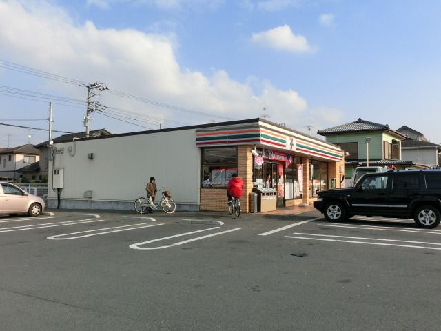 コンビニ　セブンイレブン（コンビニ）まで650m