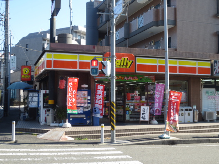 コンビニ　デイリーヤマザキニュータウン加賀原店（コンビニ）まで0m