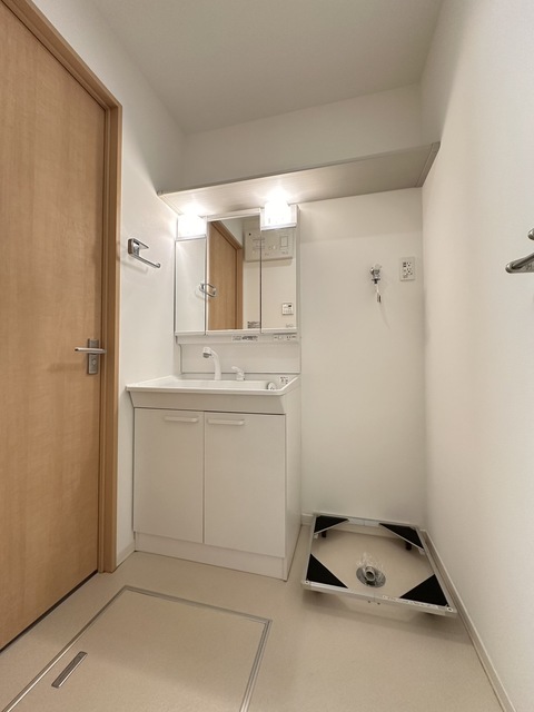 洗面設備　別部屋参考写真です