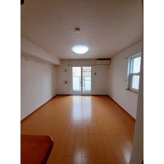 居室・リビング　日当たりが良く、明るいお部屋です