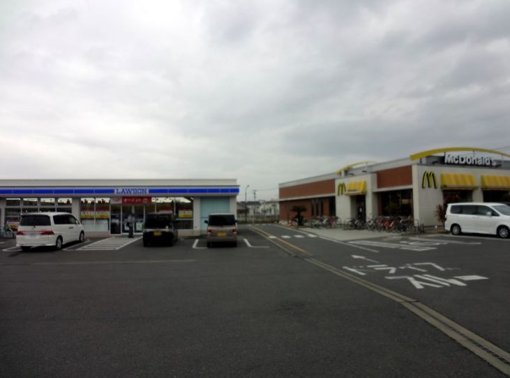 コンビニ　ローソン鎌ケ谷中央店（コンビニ）まで597m