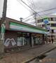 コンビニ　ファミリーマート旭三郷駅前店（コンビニ）まで553m