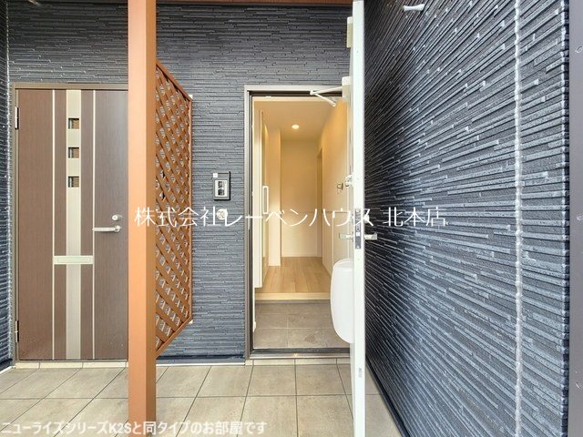 玄関　レーベンハウス北本店へ048-590-5757
