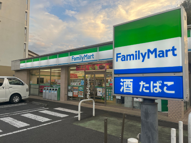 コンビニ　ファミリーマートふじみ野上野台店（コンビニ）まで451m