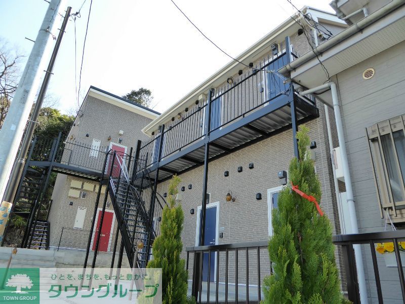 建物外観　レンガ調のヨーロピアンテイストな建物です♪