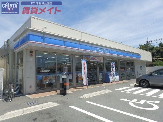 コンビニ　ローソン津港町店（コンビニ）まで737m