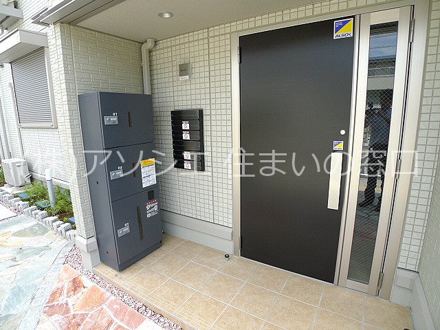 エントランス　オートロック・宅配ボックス付き
