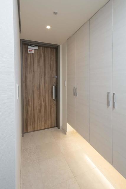 玄関　※写真は同タイプ住戸です。