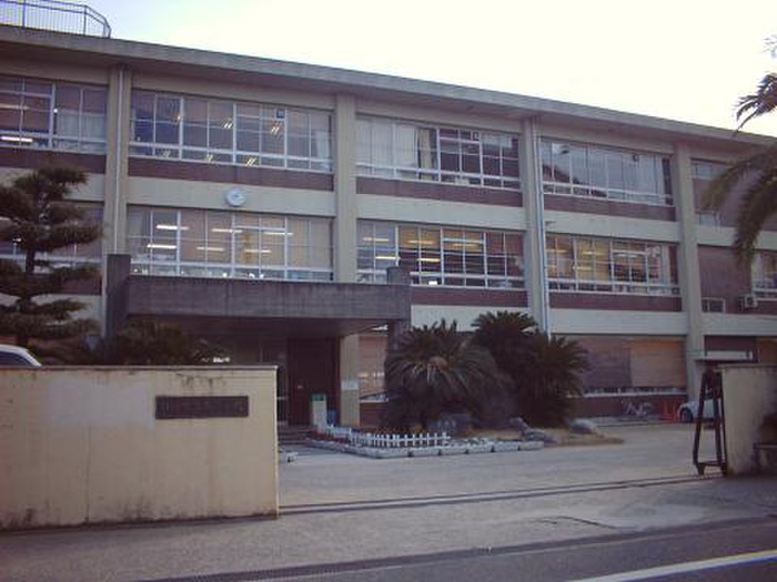 小学校　南小学校（小学校）まで550m