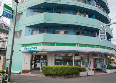 コンビニ　ファミリーマート K2潮見一丁目店（コンビニ）まで133m