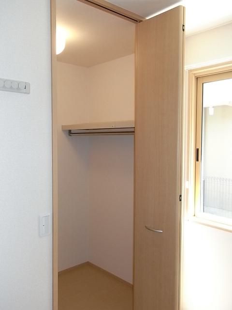 収納　収納たっぷりウォークインクローゼット