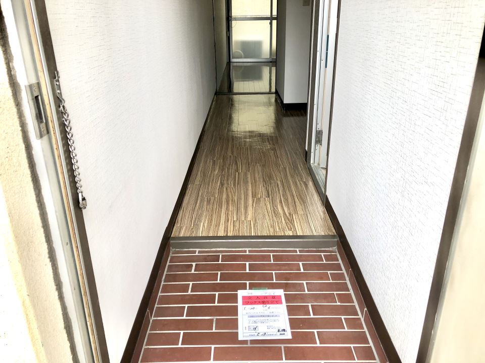 玄関　ユニットバスです