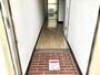 玄関　玄関から見た室内です