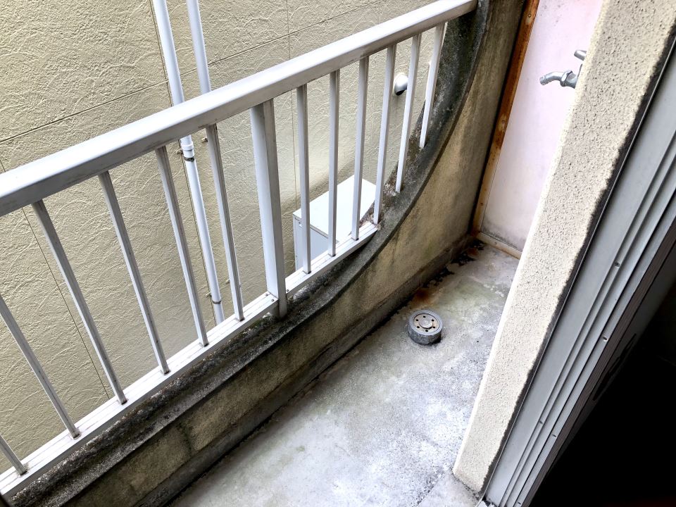 バルコニー　洗濯機はこちらです