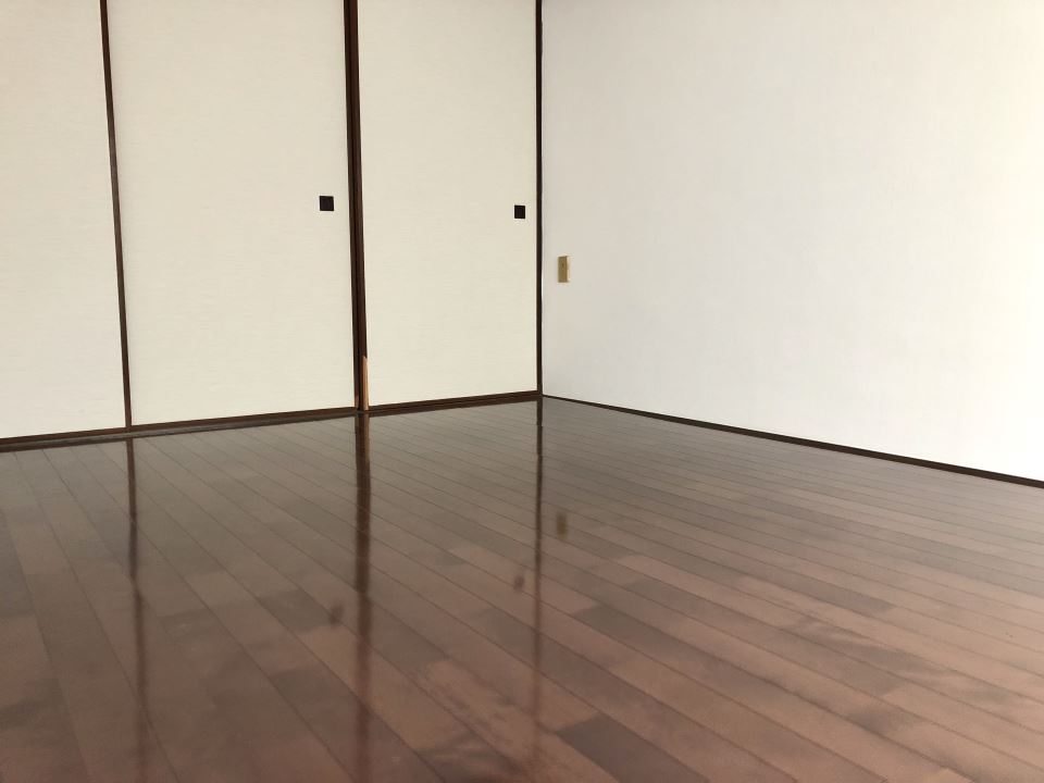 その他　洗面台前に窓があります